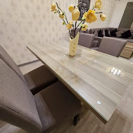 Apartament Front - Azizi Pool Piscina Calda *