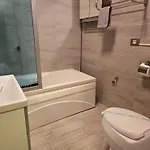 Front - Azizi Pool Piscina Calda Lägenhet *
