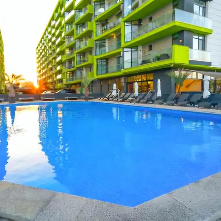 Appartamento Front - Azizi Pool Piscina Calda Năvodari