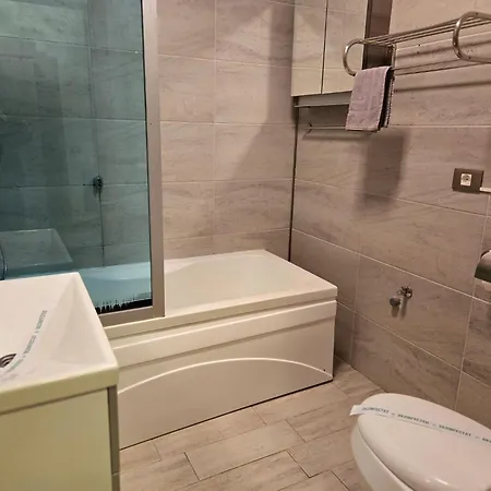 Front - Azizi Pool Piscina Calda * Năvodari
